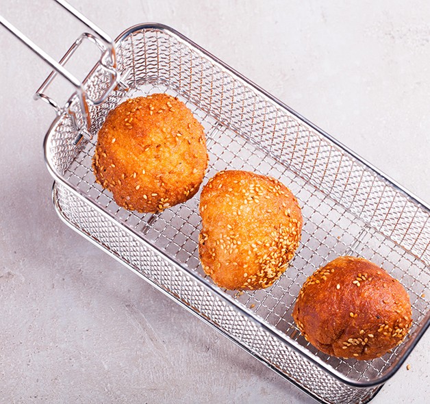 BEIGNETS DE PAIN ET AGNEAU AUX ÉPICES