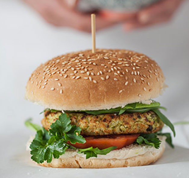 HAMBURGER VÉGÉTARIEN DE QUINOA ET AVOCAT