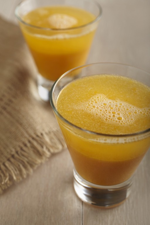 Fizzy peach mango cocktail | Recipes | KitchenAid UK