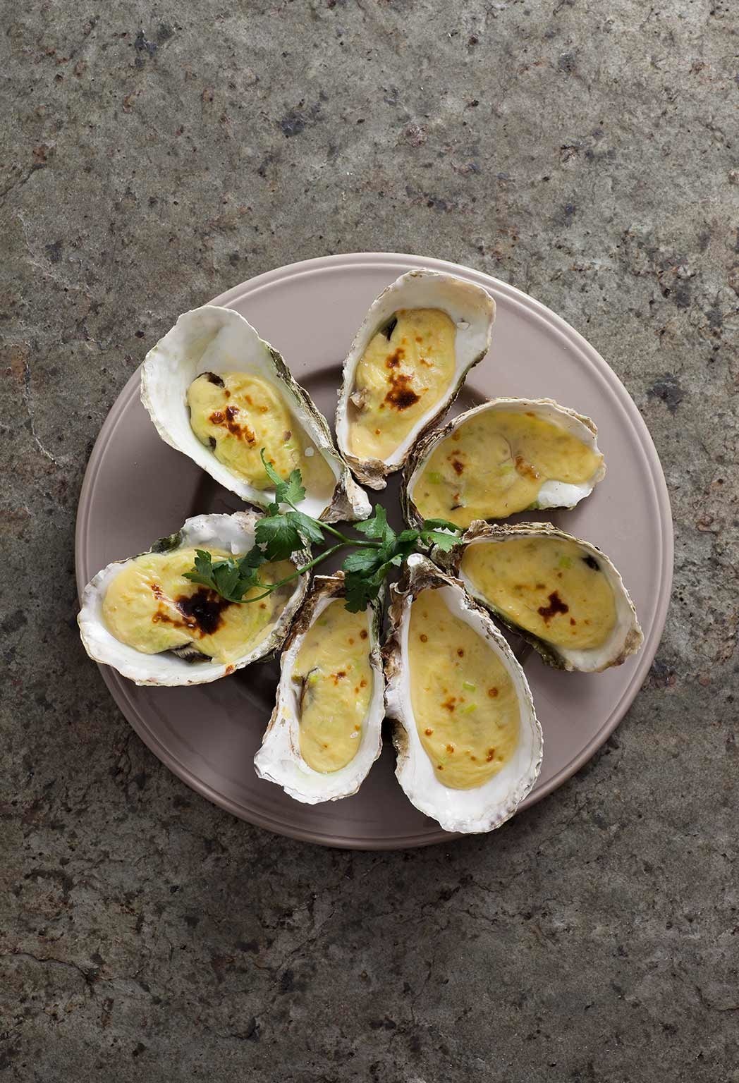 Oysters au gratin with cheese and leeks