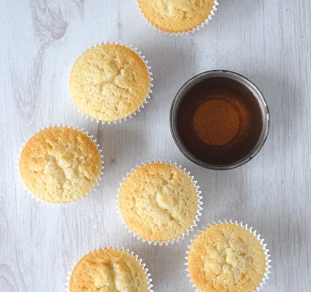 Vanilla or lemon cupcakes